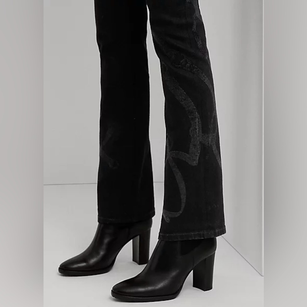 AUTHENTICATED
Belting-Print High-Rise Boot Jean
Lauren - Picture 4 of 15
